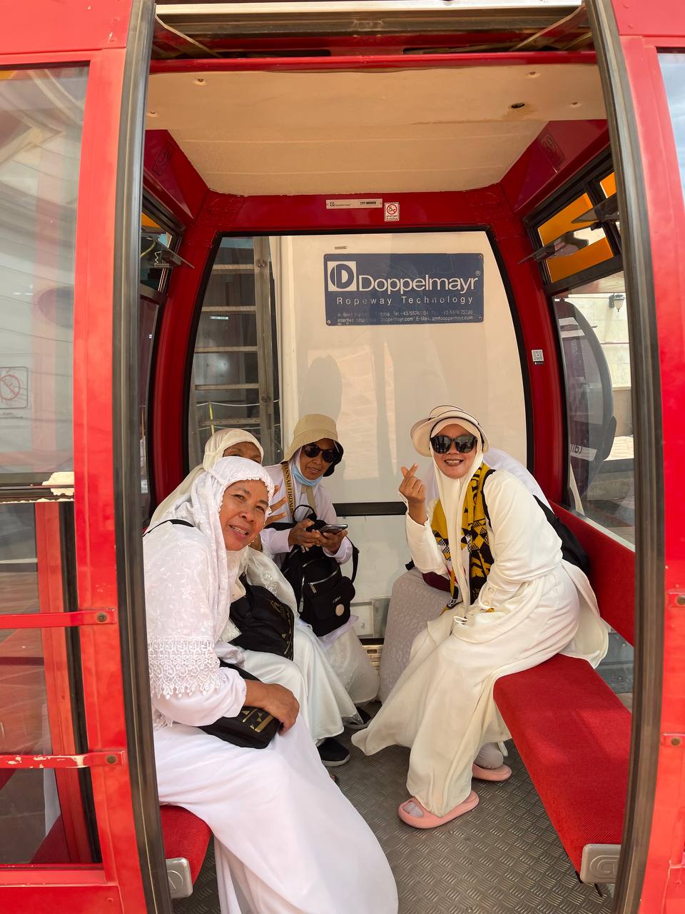 Mau Umroh Sekaligus Wisata? Cek Paket Umroh Plus Dubai Harga Termurah 2025 Ini